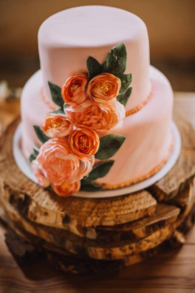 image of a wedding cake